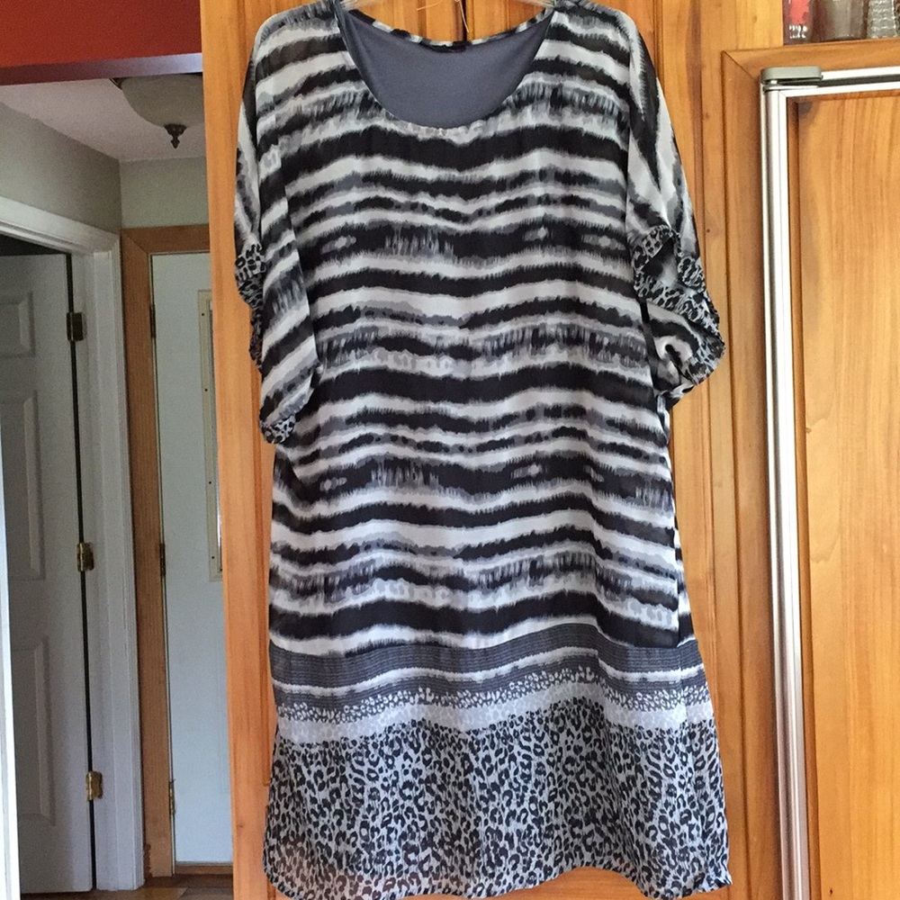 Mystique Aura black and white stripe/animal print polyester dress. Size Medium.